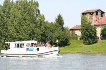 Location de bateaux habitables, balade commentée, croisière à la journée sur la Saône & la Seille.